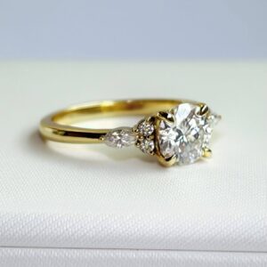 ANILLO AURORA 10K MOISANITA 1.0CT CON CERTIFICADO GRA