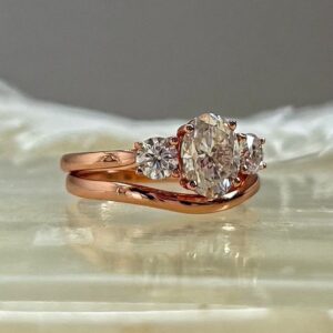 Anillo Grace 10k moisanita oval 1.5ct con certificado GRA