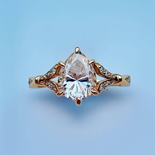 Anillo Alessia Moissanita Pera 1.8ct Con Certificado GRA
