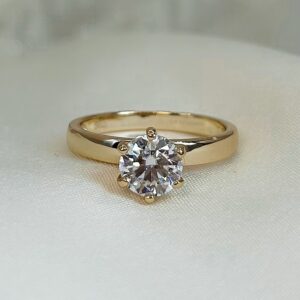 Anillo Olivia 10k moisanita 1.0ct con certificado GRA