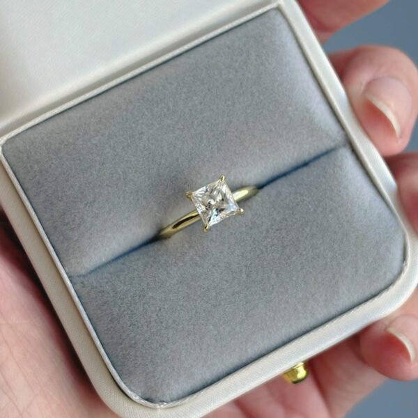 Anillo Catalina 14k Moissanita Princesa 1.2ct Con Certificado GRA - Image 6
