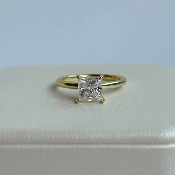 Anillo Catalina 14k Moissanita Princesa 1.2ct Con Certificado GRA - Image 2