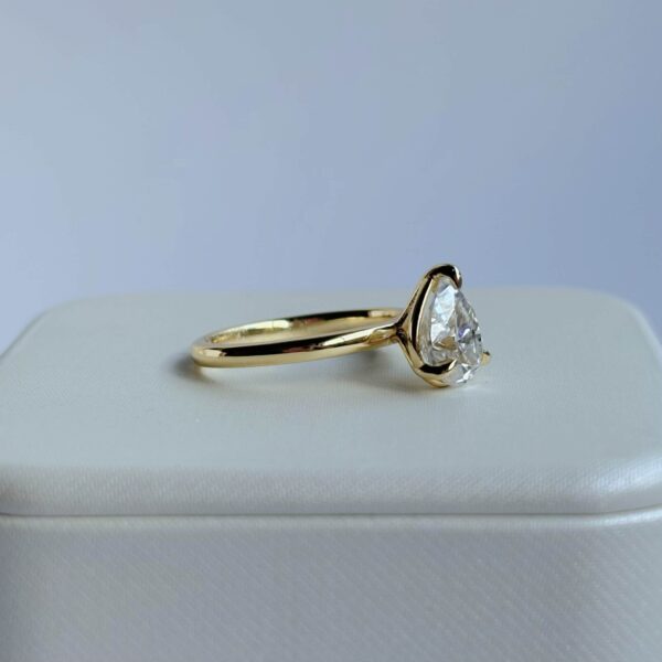 Anillo Olena 14k Moissanita Pera 2.0ct Con Certificado GRA - Image 3