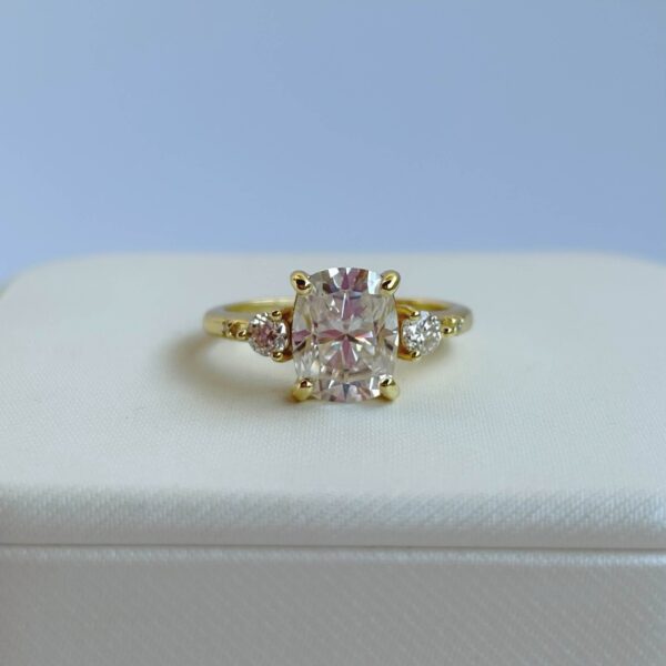 Anillo Adhara Moissanita Cojín 3.0CT Con Certificado GRA - Image 2