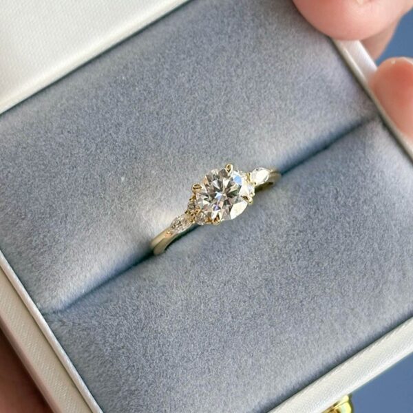 ANILLO AURORA 10K MOISSANITA 1.0CT CON CERTIFICADO GRA - Image 7