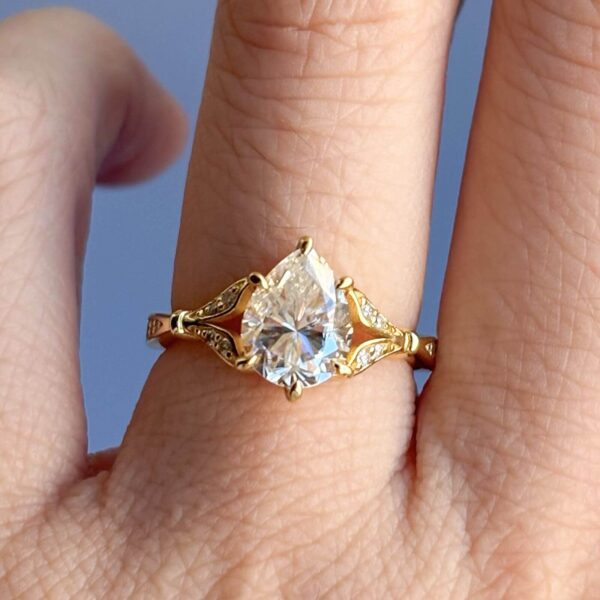 Anillo Alessia Moissanita Pera 1.8ct Con Certificado GRA - Image 12