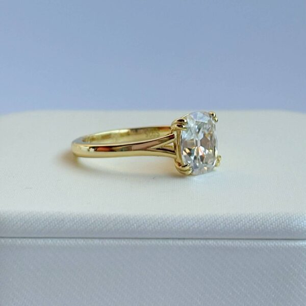 Anillo Donatella 14K Moissanita Cojín 3.0CT Con Certificado GRA - Image 3