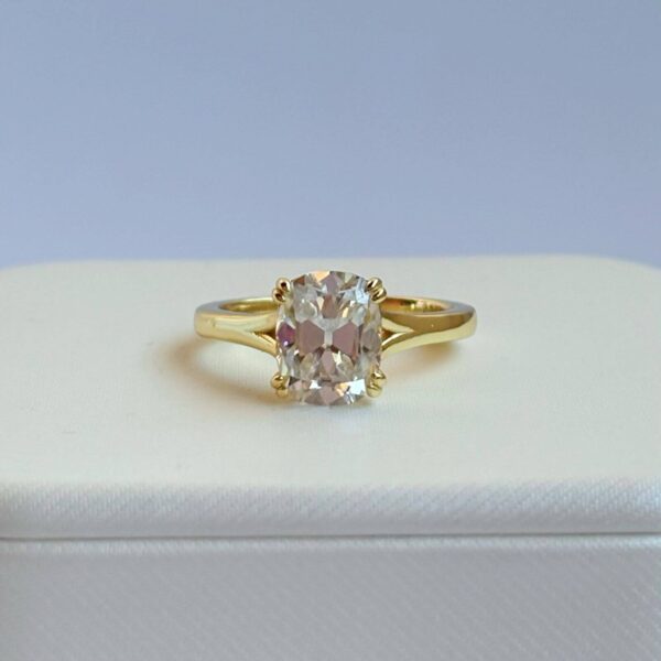 Anillo Donatella 14K Moissanita Cojín 3.0CT Con Certificado GRA - Image 2