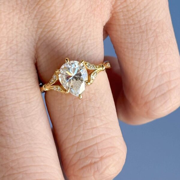 Anillo Alessia Moissanita Pera 1.8ct Con Certificado GRA - Image 11