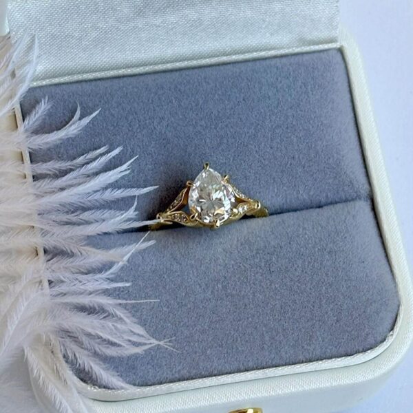 Anillo Alessia Moissanita Pera 1.8ct Con Certificado GRA - Image 6