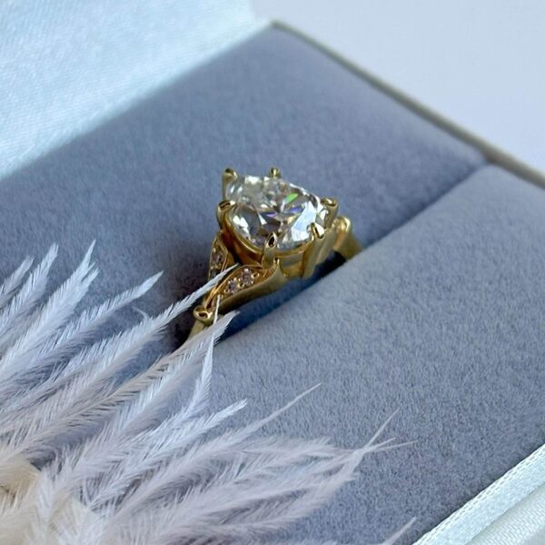Anillo Alessia Moissanita Pera 1.8ct Con Certificado GRA - Image 5