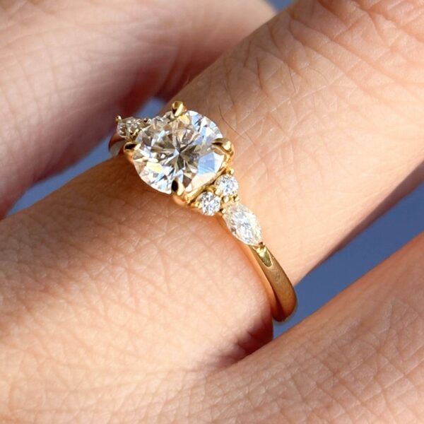 ANILLO AURORA 10K MOISSANITA 1.0CT CON CERTIFICADO GRA - Image 11