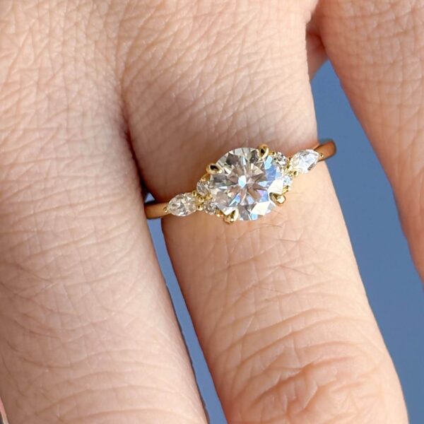ANILLO AURORA 10K MOISSANITA 1.0CT CON CERTIFICADO GRA - Image 10