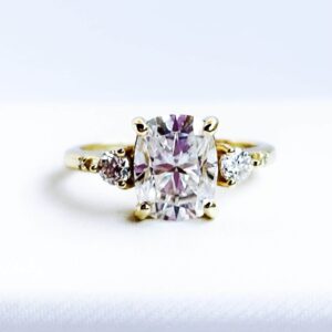 Anillo Adhara 10k Moissanita Cojín 3.0ct Con Certificado GRA