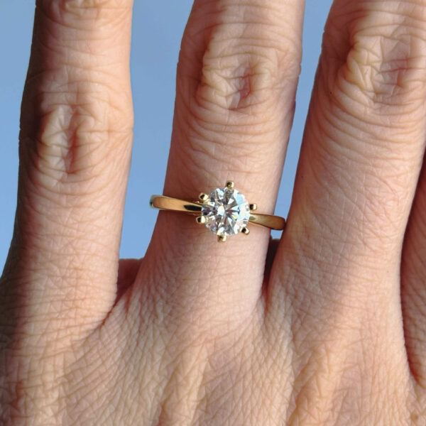 Anillo Ailyn 10k Moissanita 1.0ct Con Certificado GRA - Image 7