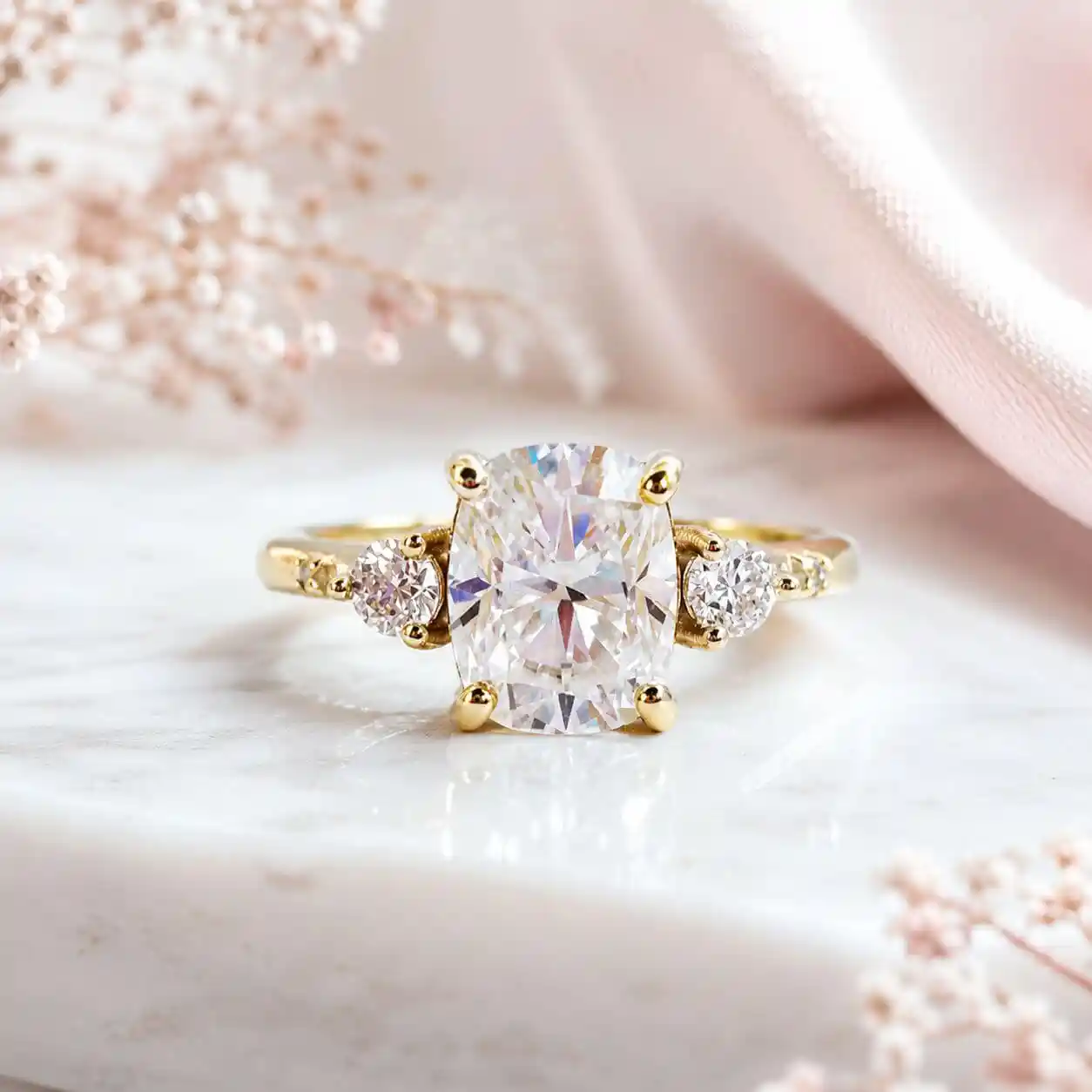 Anillo Adhara 10k Moissanita Cojín 3.0ct Con Certificado GRA