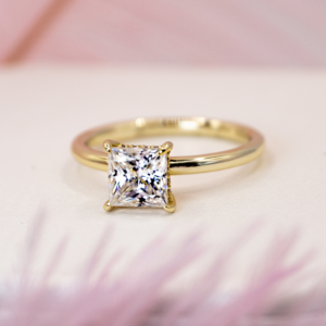 Anillo Catalina Moisanita Princesa 1.2ct con Certificado GRA