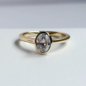 Anillo Leonora 14K Moisanita Oval 1.0CT Con Certificado GRA