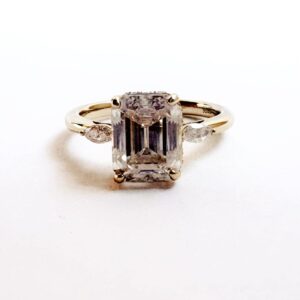 Anillo Natasha Moissanita Esmeralda 3.0CT Con Certificado GRA