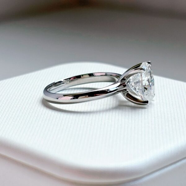 Anillo Ophelia 14K Moissanita Oval 3.0CT Con Certificado GRA - Image 3