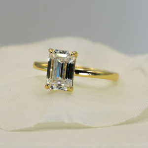 Anillo Hanna 14k moisanita esmeralda 2.5ct con certificado GRA