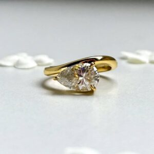 Anillo Danesa Moisanita Pera 3.0CT Con Certificado GRA