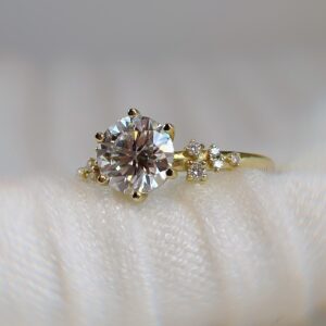 Anillo Dalia 14k moisanita 1.2ct con certificado GRA