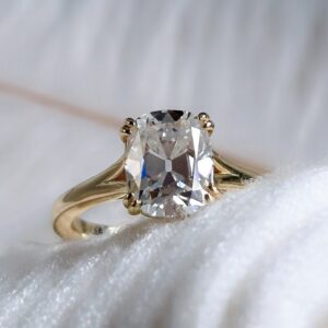 Anillo Donatella Moisanita Cojín 3.0CT Con Certificado GRA