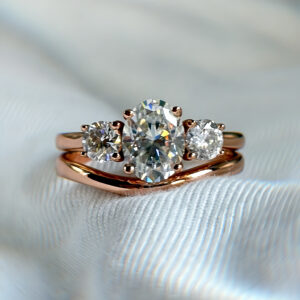 Anillo Grace 10k moisanita oval 1.5ct con certificado GRA